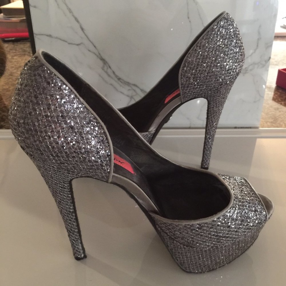 Betsy Johnson Snackss Pewter Platforms (Size 8.5)